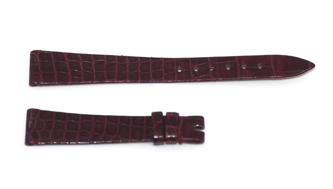 Wristwatch Band Patek Philippe Brown Leather 14 mm: Wristwatch Band Patek Philippe Brown Leather 14 mm Brown leather wristwatch band with a 14 mm width. Made in Switzerland, this pre-owned strap is presented as a Patek Philippe band. Specifications Bra