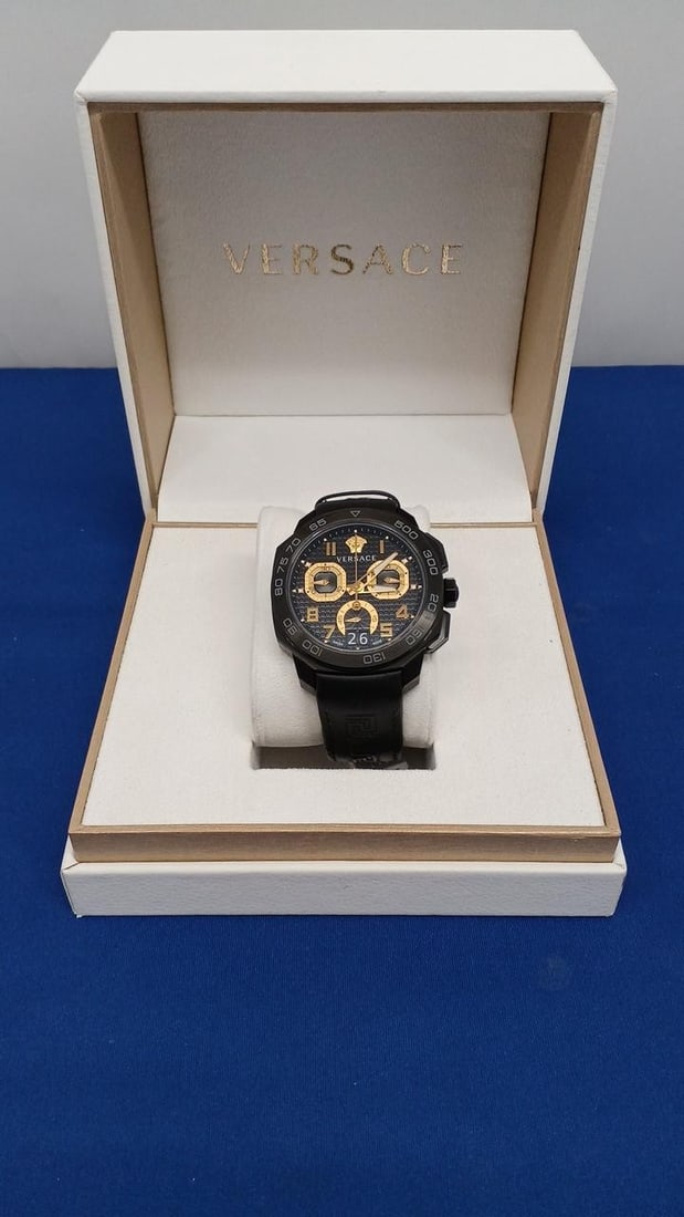 VERSACE VQC020015 Dyros Chronograph Medusa Men's Wristwatch (1 of 15)