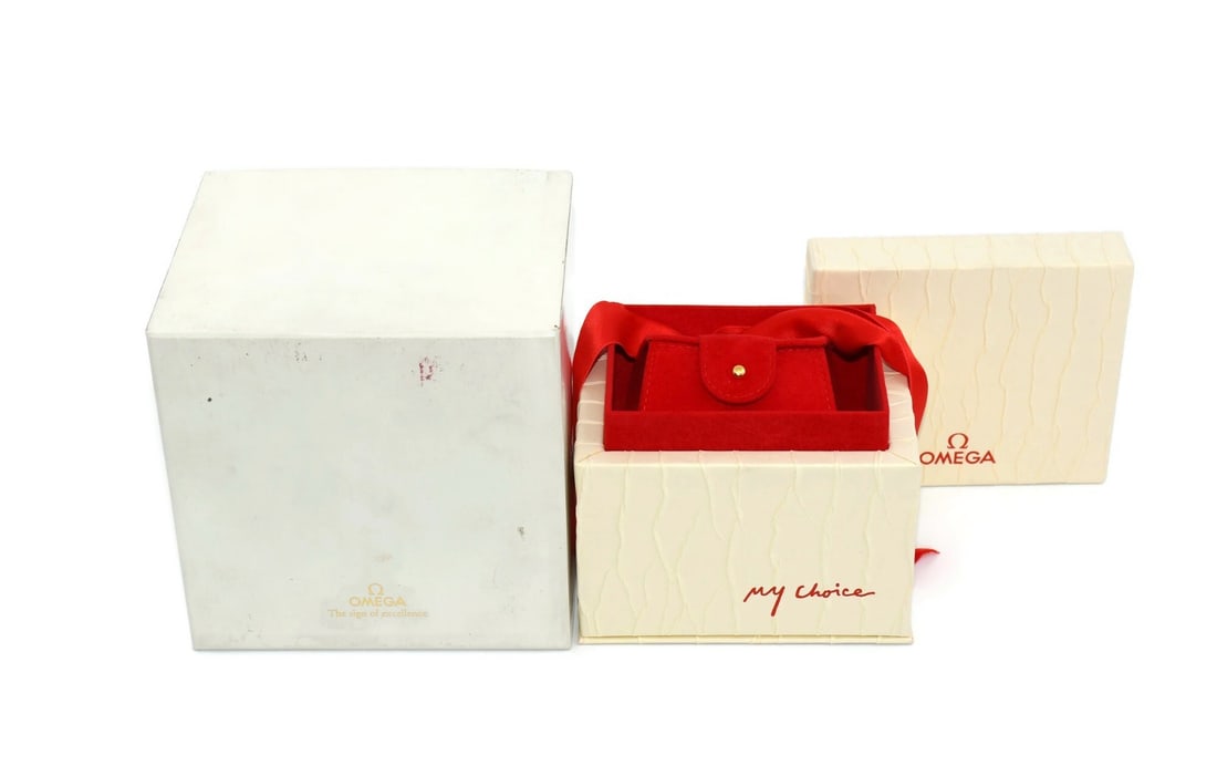 Single Presentation Box for Omega Watch 5x5x5 Inches: Single Presentation Box for Omega Watch 5x5x5 Inches This is an authentic Omega presentation box designed for a single watch. Made in Switzerland, it is ideal for storing or displaying your Omega time