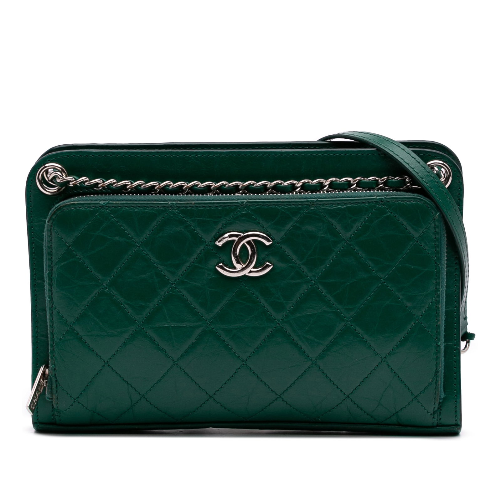 Chanel Green CC Quilted Calfskin Crossbody Bag with Front Pocket: Chanel Green CC Quilted Calfskin Crossbody Bag with Front Pocket This stylish Chanel crossbody bag showcases a luxurious quilted crinkled calfskin leather body, perfect for adding a touch of elegance 