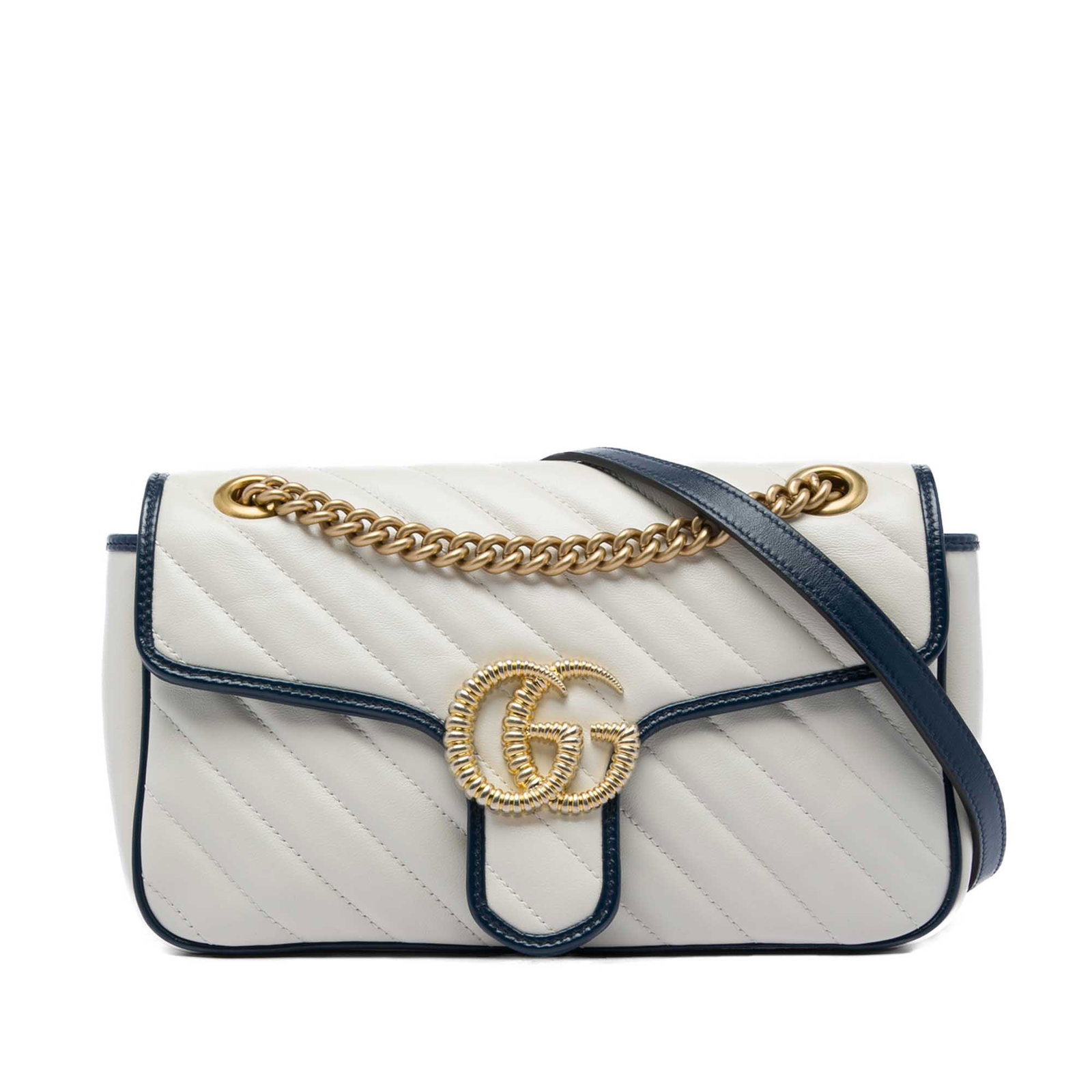 Gucci GG Marmont Medium Shoulder Bag White Matelasse Leather: Gucci GG Marmont Medium Shoulder Bag White Matelasse Leather Gucci Medium GG Marmont Matelasse Diagonal Calfskin Torchon Shoulder Bag in white leather, made in Italy. It features a quilted leather bod