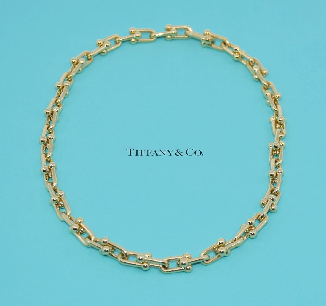 Tiffany & Co Tiffany HardWear 18K Yellow Gold Chain Necklace 18 Inches: Tiffany & Co Tiffany HardWear 18K Yellow Gold Chain Necklace 18 Inches Pre-owned Tiffany & Co. HardWear medium necklace in 18K yellow gold. This chain-style necklace measures 18 inches in length and w