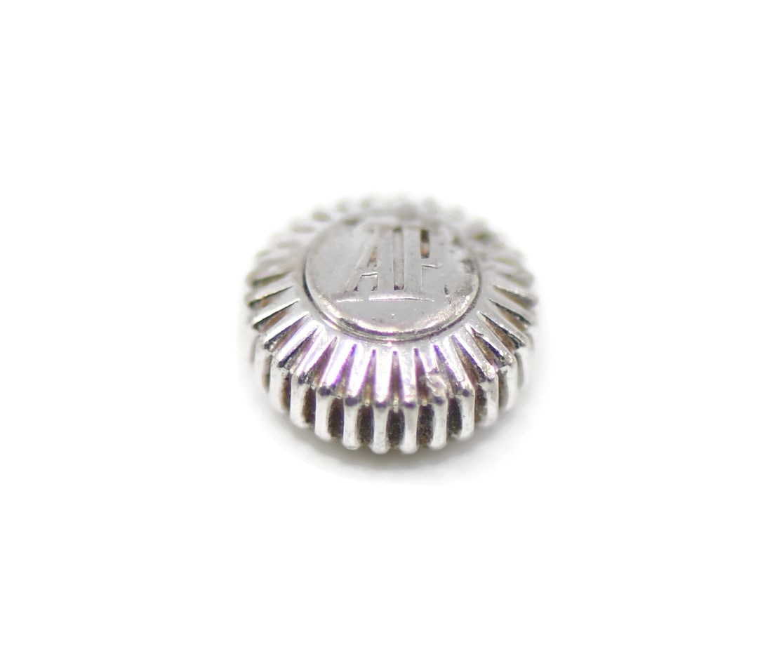 Authentic Audemars Piguet 5.8mm Watch Crown Replacement: Authentic Audemars Piguet 5.8mm Watch Crown Replacement This Audemars Piguet crown, measuring 5.8mm, is a genuine replacement part specifically designed for Audemars Piguet watches. It is pre-owned an
