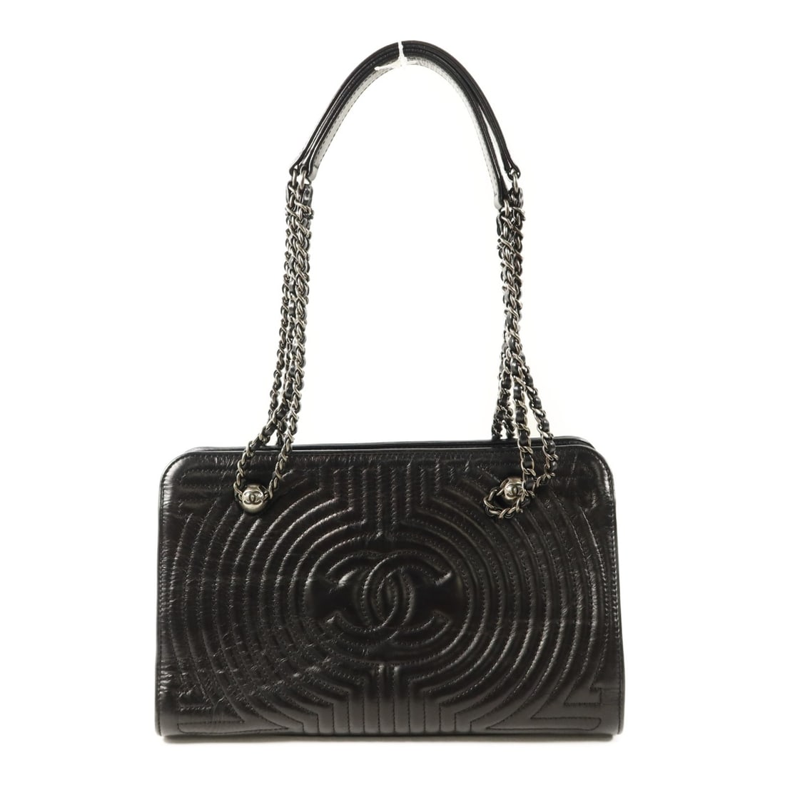 CHANEL CC Shoulder Bag Black Calfskin Chain Strap: CHANEL CC Shoulder Bag Black Calfskin Chain Strap CHANEL CC Chain Shoulder Bag in black calfskin leather. It features a chain shoulder design, black-on-black color, and a practical interior layout wit