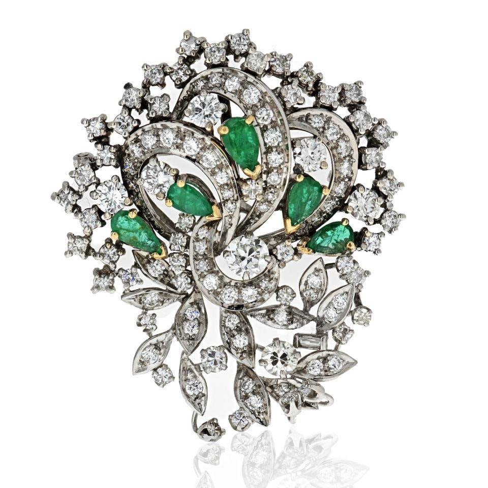 1940s Vintage Platinum Brooch 6.00cts Diamonds Emeralds Floral Design: 1940s Vintage Platinum Brooch 6.00cts Diamonds Emeralds Floral Design Discover a stunning vintage brooch from the 1940s, expertly crafted in platinum. This exquisite piece features approximately 6.00 