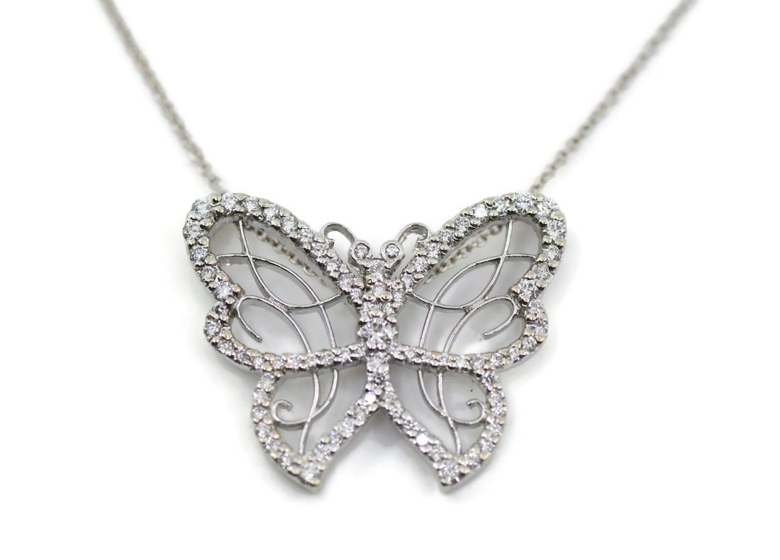 Roberto Coin Butterfly Pendant Necklace 18K White Gold Diamond Certified: Roberto Coin Butterfly Pendant Necklace 18K White Gold Diamond Certified This exquisite Roberto Coin Butterfly Diamond Necklace features a stunning pendant crafted from 18K white gold, showcasing a be