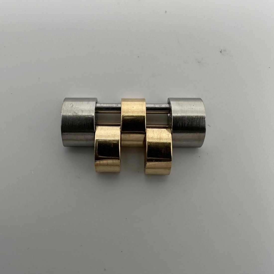 Rolex Datejust 18K Yellow Gold Stainless Steel Band Link 16031 16233: Rolex Datejust 18K Yellow Gold Stainless Steel Band Link 16031 16233 Enhance your Rolex timepiece with this luxurious 18K Yellow Gold and Stainless Steel Band Link, specifically designed for models 16