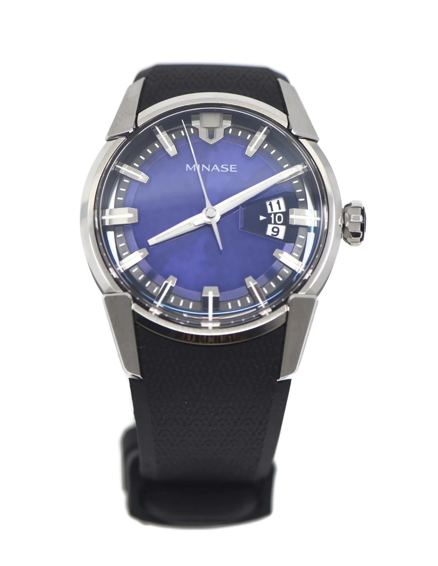 Minase Davido automatic men's wristwatch stainless steel with box papers: Minase Davido automatic men's wristwatch stainless steel with box papers Pre-owned Minase Davido men's wristwatch with an automatic mechanical movement, analog display, stainless steel case, and rubbe