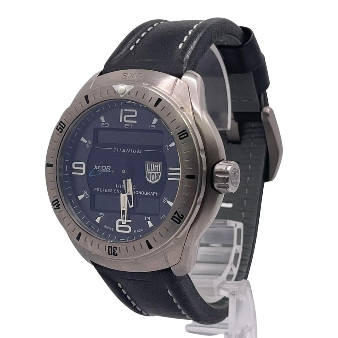 Luminox XCOR Aerospace 46mm Titanium Quartz Pilot Watch Black Dial: Luminox XCOR Aerospace 46mm Titanium Quartz Pilot Watch Black Dial Explore the precision and style of the Luminox XCOR Space Expedition wristwatch, designed for aviation enthusiasts. This model featur