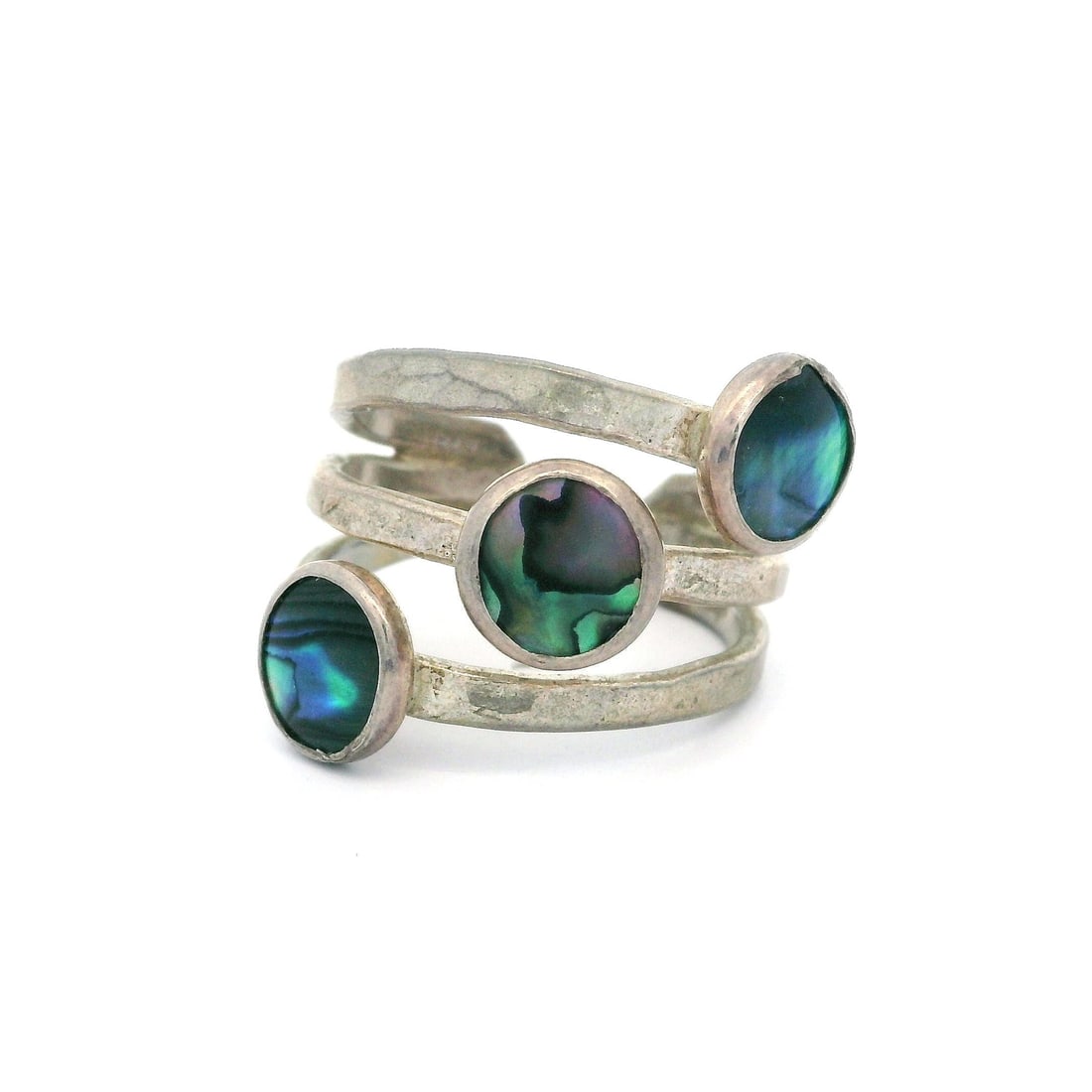Vintage Sterling Silver Stacked Statement Ring with Shell Detail: Vintage Sterling Silver Stacked Statement Ring with Shell Detail Make a bold statement with this Vintage Sterling Silver Shell Hammered Finish Stacked Look Statement Ring. Crafted from high-quality .9
