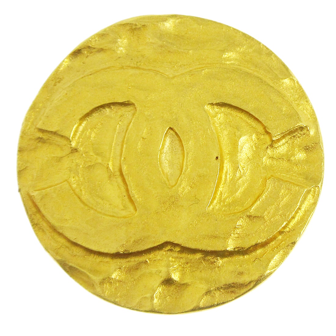 Chanel 94P Gold Tone Medallion Brooch Pin: Chanel 94P Gold Tone Medallion Brooch Pin Chanel medallion brooch pin in gold-tone metal with CC logo detailing and 94P marking. Made in France, this brooch has a classic medallion design and comes wi