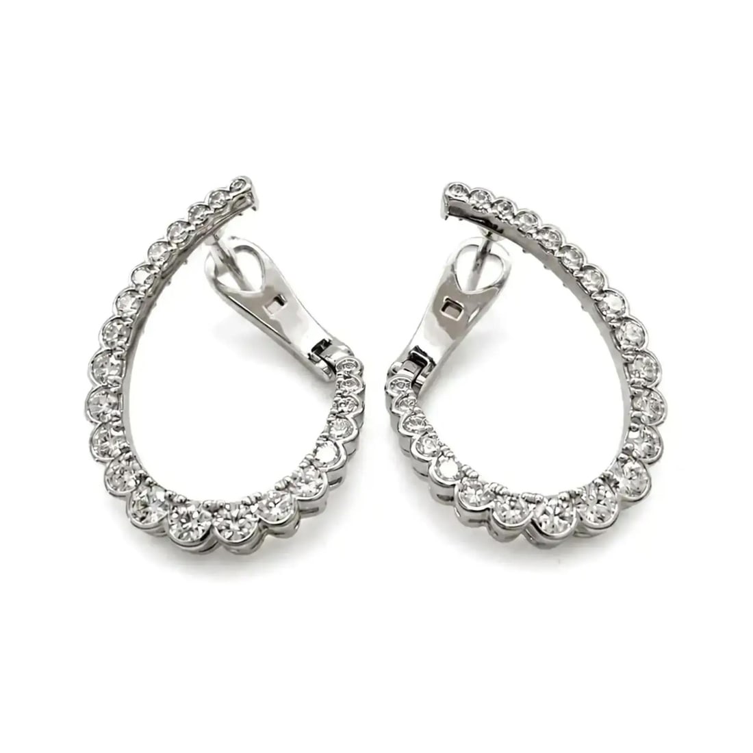 Hearts On Fire Aerial Regal 18K White Gold Diamond Hoop Earrings 1.58 ctw: Hearts On Fire Aerial Regal 18K White Gold Diamond Hoop Earrings 1.58 ctw Hearts On Fire Aerial Regal hoop earrings crafted in 18k white gold and set with pave round natural diamonds for continuous sp
