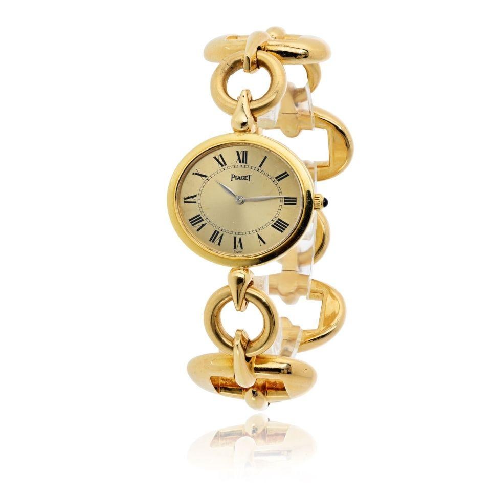 Piaget manual wind bracelet watch in 18K yellow gold 27mm: Piaget manual wind bracelet watch in 18K yellow gold 27mm A vintage Piaget bracelet watch crafted in 18K yellow gold with a 27mm round case and sculptural link bracelet. It features a manual-wind move