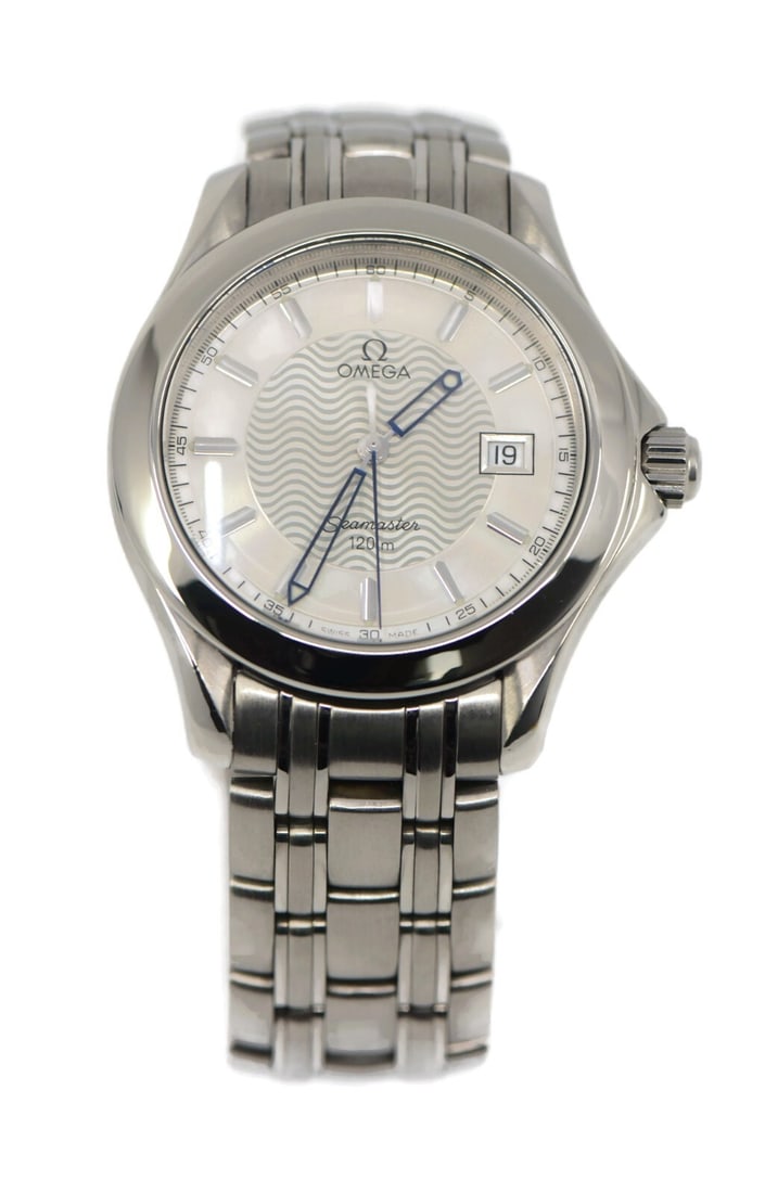 Omega Seamaster 120m Quartz Stainless Steel Watch with Box: Omega Seamaster 120m Quartz Stainless Steel Watch with Box The Omega Seamaster 120m is a stylish wristwatch featuring a stainless steel case and band, perfect for both casual and formal occasions. It 