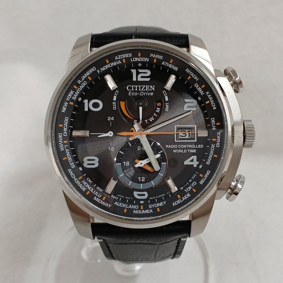 Citizen H820-R011251 Mens Eco-Drive Chronograph Wristwatch Japan: Citizen H820-R011251 Mens Eco-Drive Chronograph Wristwatch Japan CITIZEN Eco-Drive radio controlled world time chronograph men's wristwatch from Japan. This pre-owned watch features a solar-powered ra