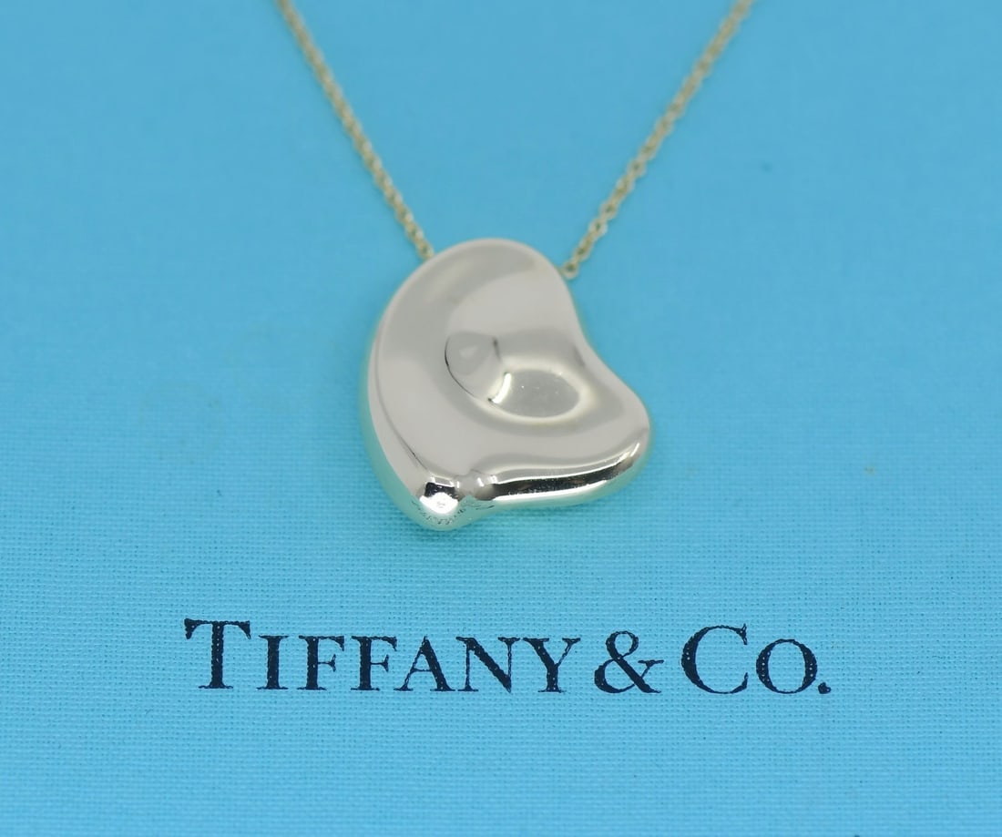 Elsa Peretti 18K Yellow Gold Tiffany Necklace 24 Inch Pendant: Elsa Peretti 18K Yellow Gold Tiffany Necklace 24 Inch Pendant This Tiffany & Co. Elsa Peretti necklace features a pendant crafted from 18K yellow gold. Designed in Italy, the necklace showcases the ic