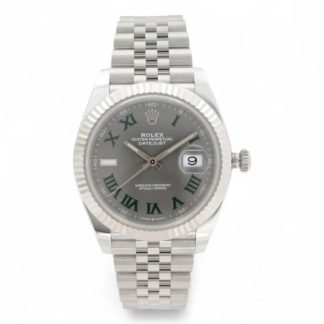 Rolex Datejust 126334 41mm Grey Dial Fluted Bezel: Rolex Datejust 126334 41mm Grey Dial Fluted Bezel This Rolex Datejust 41mm wristwatch features a combination of stainless steel and 18K white gold, highlighted by a distinctive Wimbledon dial in grey 