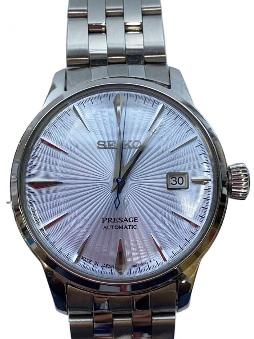 Seiko Presage Blue Men's Wristwatch: Seiko Presage Blue Men's Wristwatch This Seiko Presage men's wristwatch features a blue dial and is crafted in Japan. The watch is pre-owned and in slightly used condition. It has a case height and wi