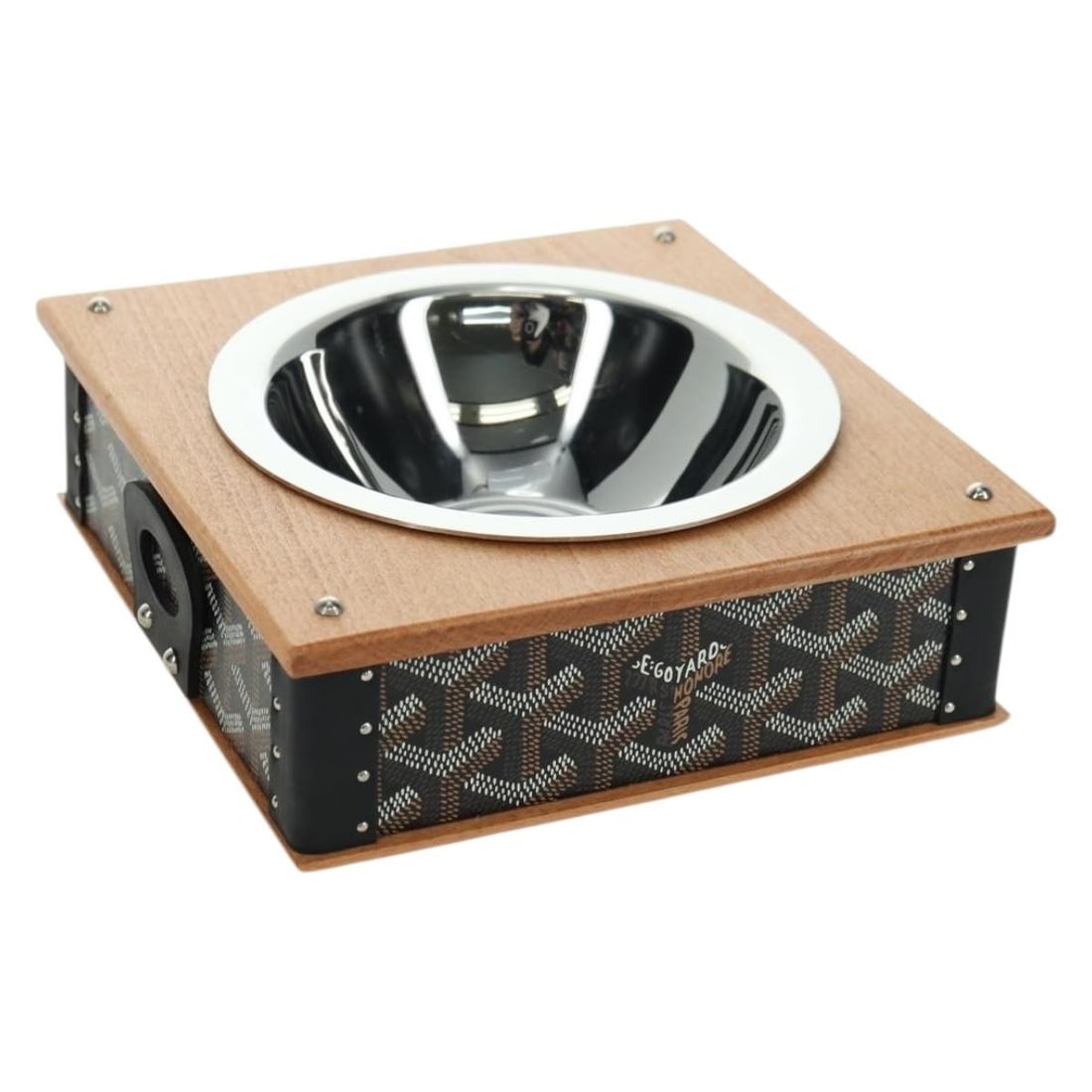 Goyard Brown PVC Plate 6.9 Inch France: Goyard Brown PVC Plate 6.9 Inch France This Goyard herringbone food bowl features a stylish brown PVC leather exterior, crafted in France. The bowl has a plate-style design and is approximately 6.9 in