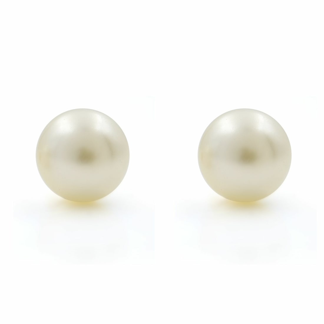 Rachel Koen 14K Yellow Gold Natural Pearl Stud Earrings 8.5mm: Rachel Koen 14K Yellow Gold Natural Pearl Stud Earrings 8.5mm Elevate your elegance with these stunning stud earrings crafted from 14K yellow gold. Each earring features a beautiful natural freshwater