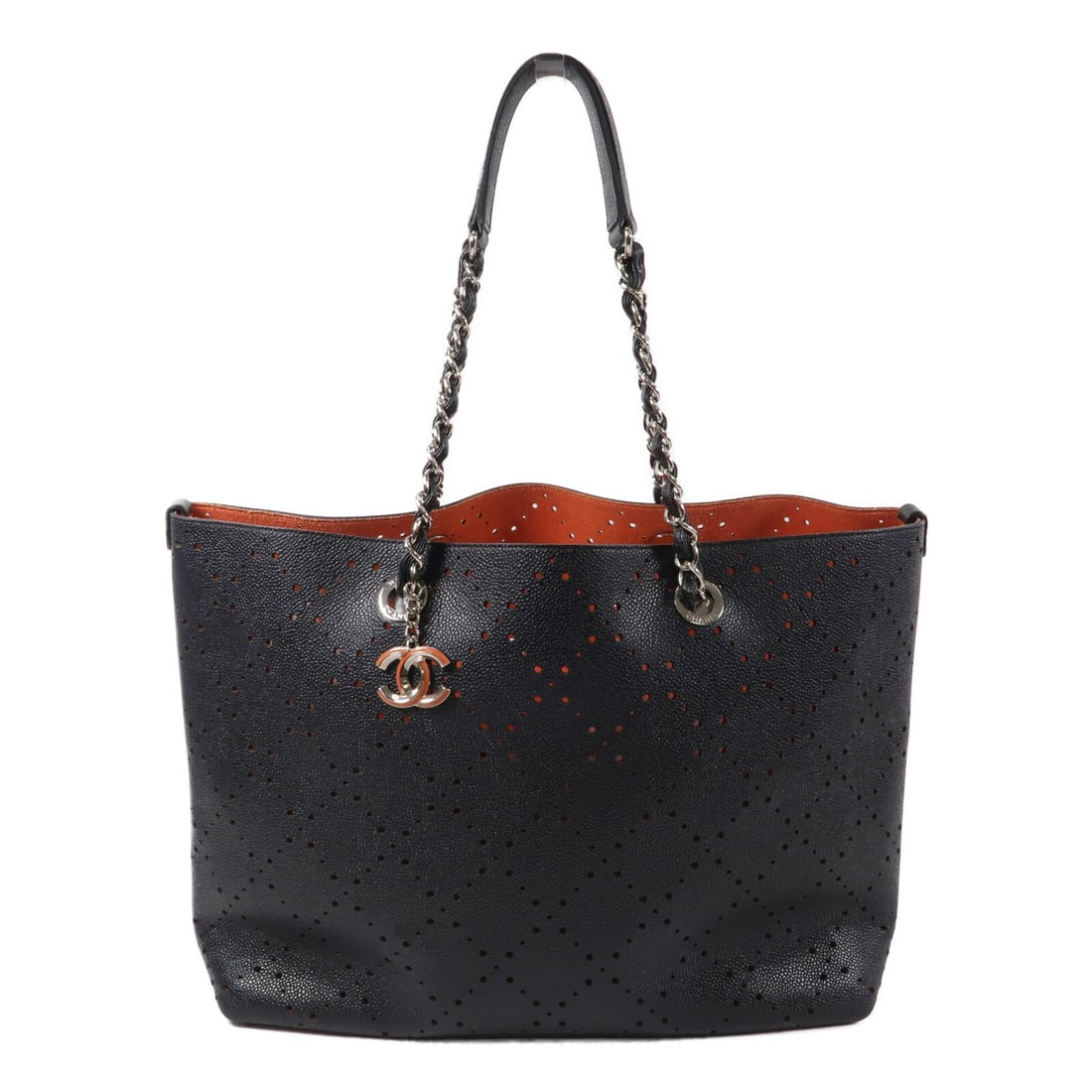 CHANEL CC Calfskin Chain Tote Bag Black Silver Tone Hardware: CHANEL CC Calfskin Chain Tote Bag Black Silver Tone Hardware CHANEL CC SHW Chain Tote Bag in black calfskin leather. This women's tote bag is made in Italy and presented in very good AB condition. The