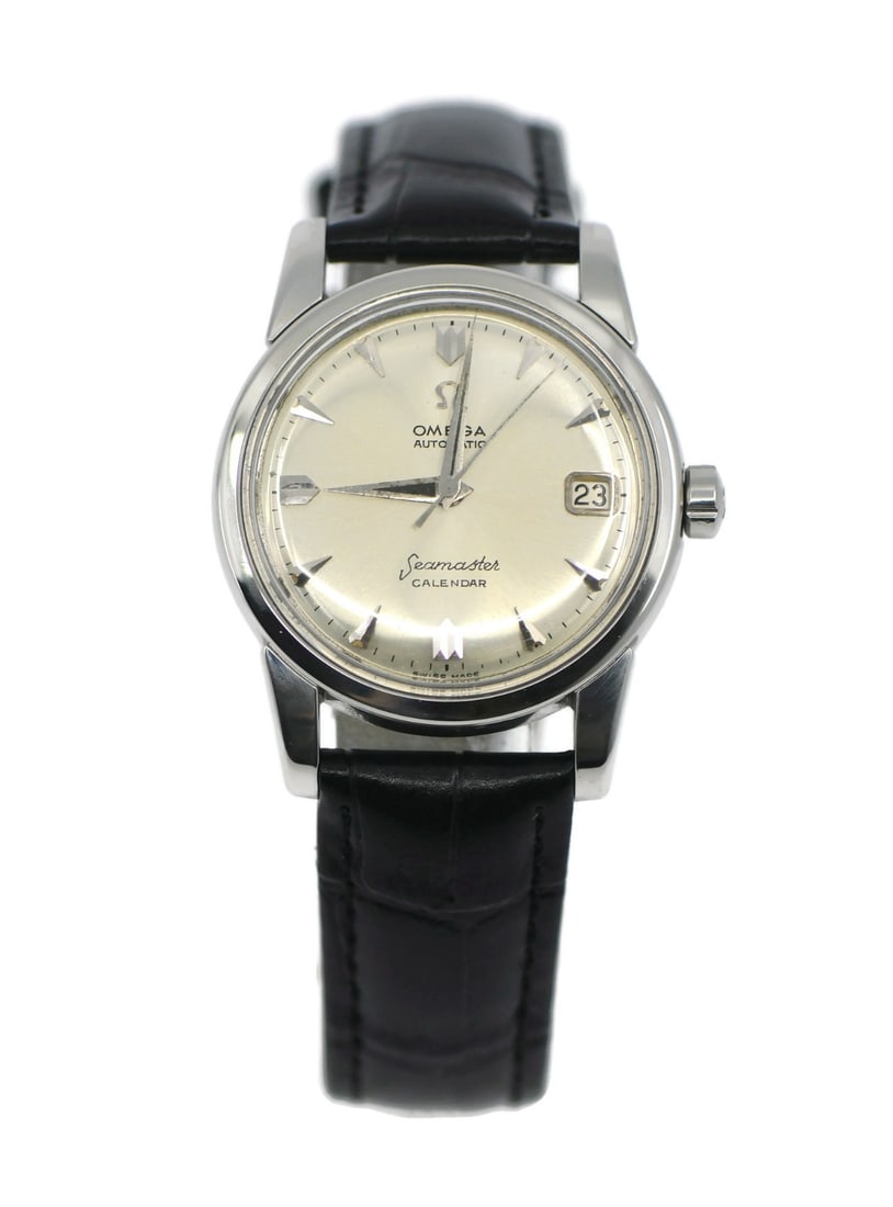 Omega Seamaster automatic wristwatch stainless steel silver dial date: Omega Seamaster automatic wristwatch stainless steel silver dial date Vintage Omega Seamaster Calendar men's wristwatch with a round stainless steel case, silver dial, and smooth silver bezel. It feat