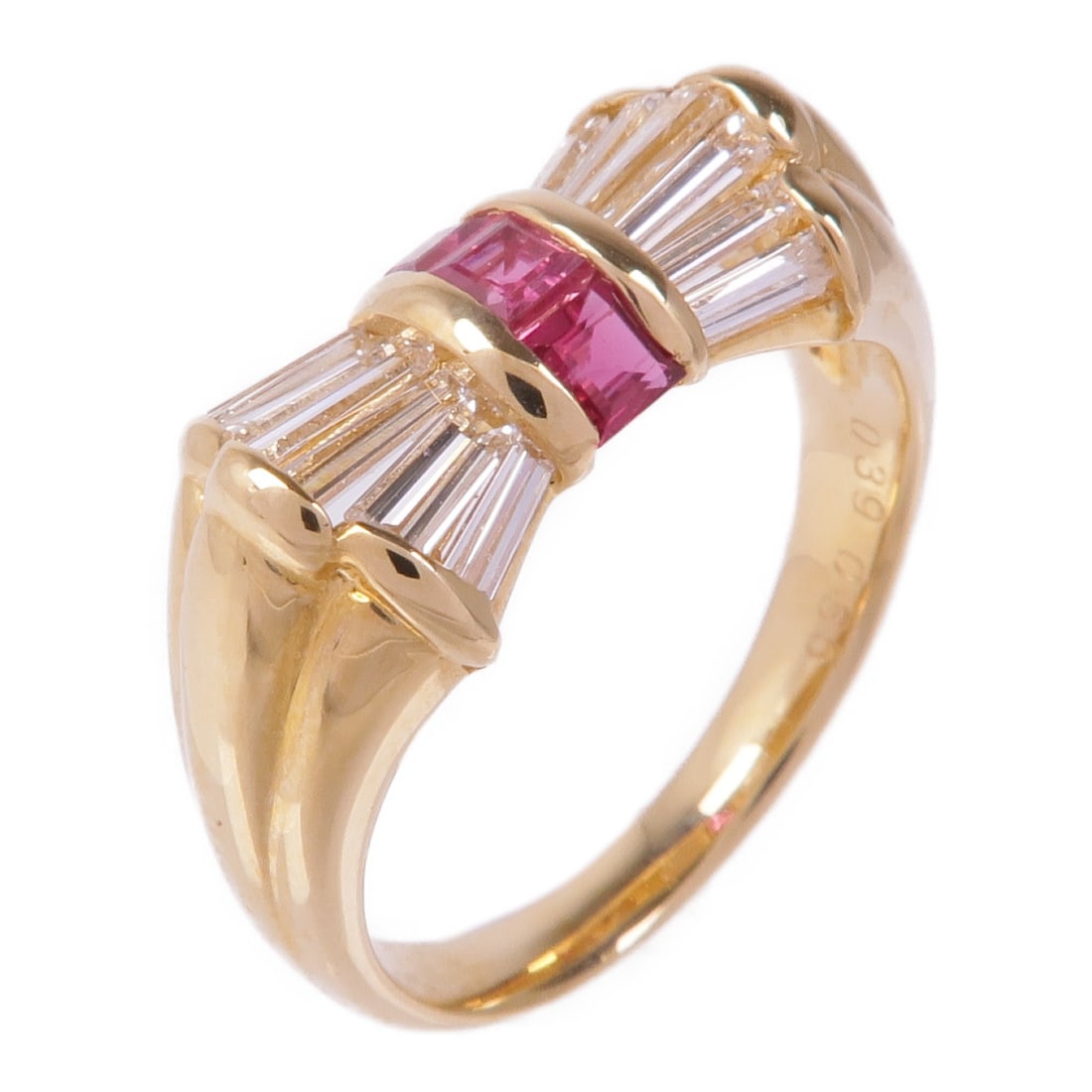 18K Yellow Gold Ruby Diamond Ring Size 5.75: 18K Yellow Gold Ruby Diamond Ring Size 5.75 A women's ring in 18K yellow gold with ruby and diamond accents. The piece is sized US 5.75 and has a very good AB condition rating. It features a red and c