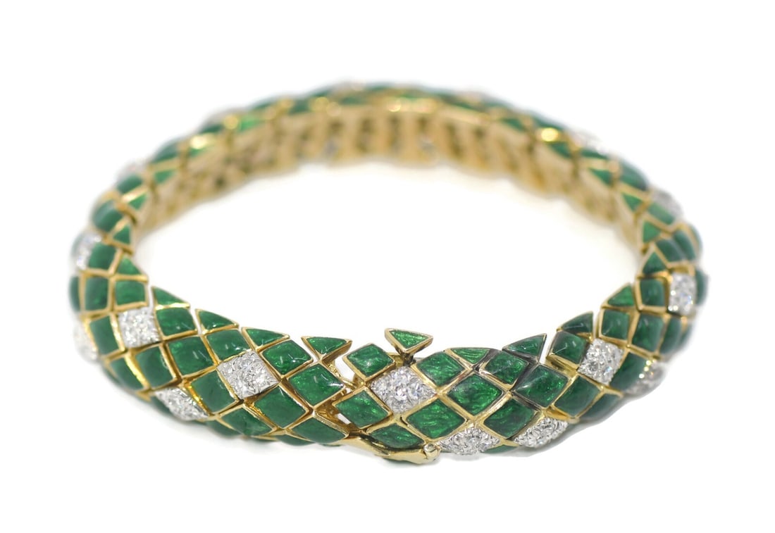 David Webb 18K Yellow Gold Green Enamel Diamond Bracelet 7 Inches: David Webb 18K Yellow Gold Green Enamel Diamond Bracelet 7 Inches This exquisite David Webb bracelet showcases a stunning design featuring vibrant green enamel and sparkling diamonds, all elegantly se