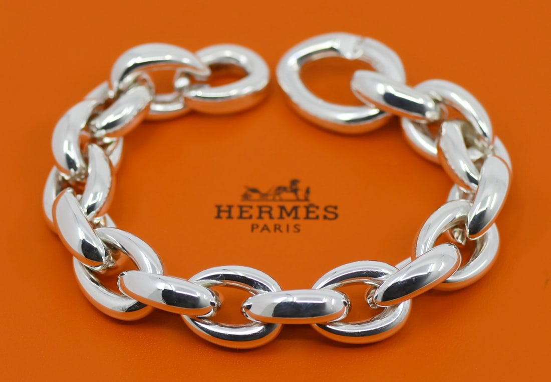 Sterling Silver Acrobate GM Bracelet by Hermes with Box and Receipt: Sterling Silver Acrobate GM Bracelet by Hermes with Box and Receipt This Hermes Acrobate GM bracelet is crafted from 925 sterling silver in a bold chain style. The bracelet measures 8.5 inches in leng