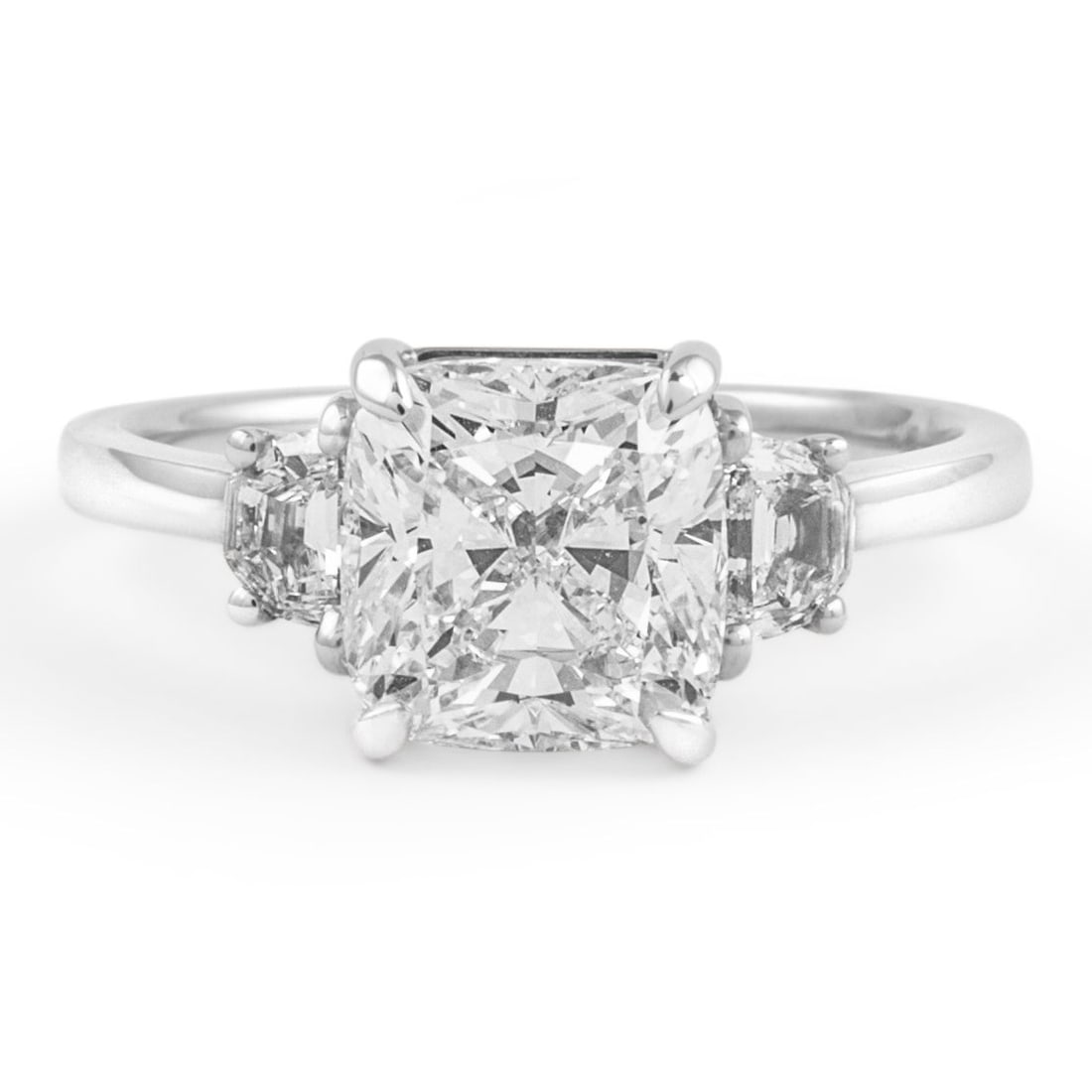 2.70ct G VS1 Cushion Diamond Ring 18k White Gold GIA Certified: 2.70ct G VS1 Cushion Diamond Ring 18k White Gold GIA Certified This stunning modern diamond three-stone engagement ring features a GIA certified 2.70 carat cushion cut diamond, graded G for color and 