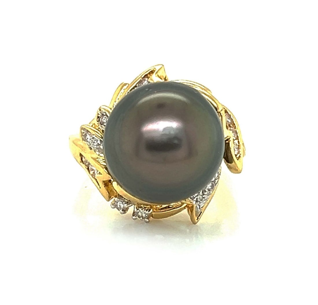 Unbranded 18k Yellow Gold Tahitian Pearl Diamond Ring Size 6: Unbranded 18k Yellow Gold Tahitian Pearl Diamond Ring Size 6 This unbranded vintage estate ring is crafted in solid 18k yellow gold and features an elevated Tahitian pearl centerpiece with diamond acc