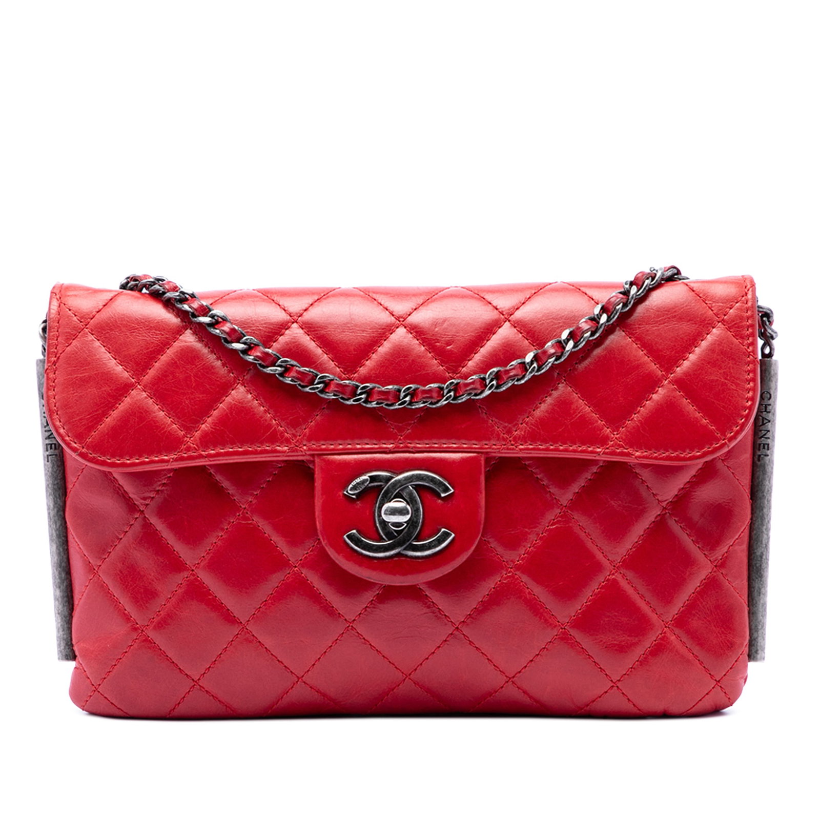 Chanel LAX Single Flap Red Quilted Lambskin Shoulder Bag: Chanel LAX Single Flap Red Quilted Lambskin Shoulder Bag Chanel CC Quilted Lambskin Embossed LAX Single Flap bag in red leather, made in Italy. It features a quilted leather body, gunmetal hardware, a