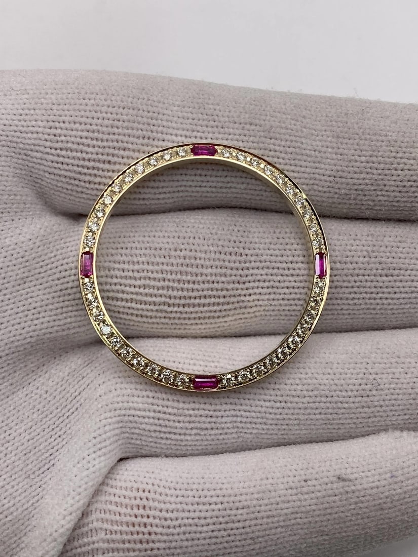 Custom 36mm Rolex Datejust Bezel 14K Gold with 1ct Diamond Ruby Sapphire: Custom 36mm Rolex Datejust Bezel 14K Gold with 1ct Diamond Ruby Sapphire Elevate your Rolex Datejust with this stunning custom bezel crafted from 14K yellow gold. This luxury bezel features approximat