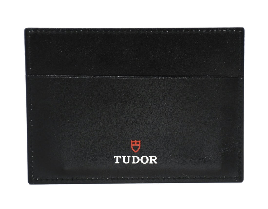 TUDOR Leather Card Holder Wallet Black: TUDOR Leather Card Holder Wallet Black This Tudor black leather wallet card holder is designed for unisex adults and crafted in Switzerland. It offers a sleek and practical solution for organizing car
