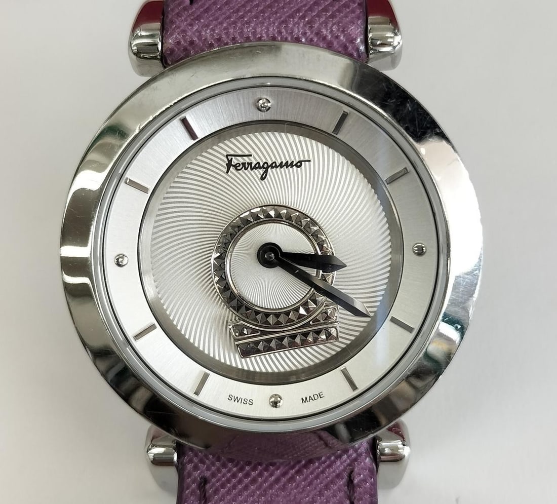 Ladies Quartz Wristwatch Salvatore Ferragamo Minuet FQ4260015: Ladies Quartz Wristwatch Salvatore Ferragamo Minuet FQ4260015 Salvatore Ferragamo Minuet Quartz ladies wristwatch with a stainless steel case and calfskin leather strap. It features a quartz battery-p