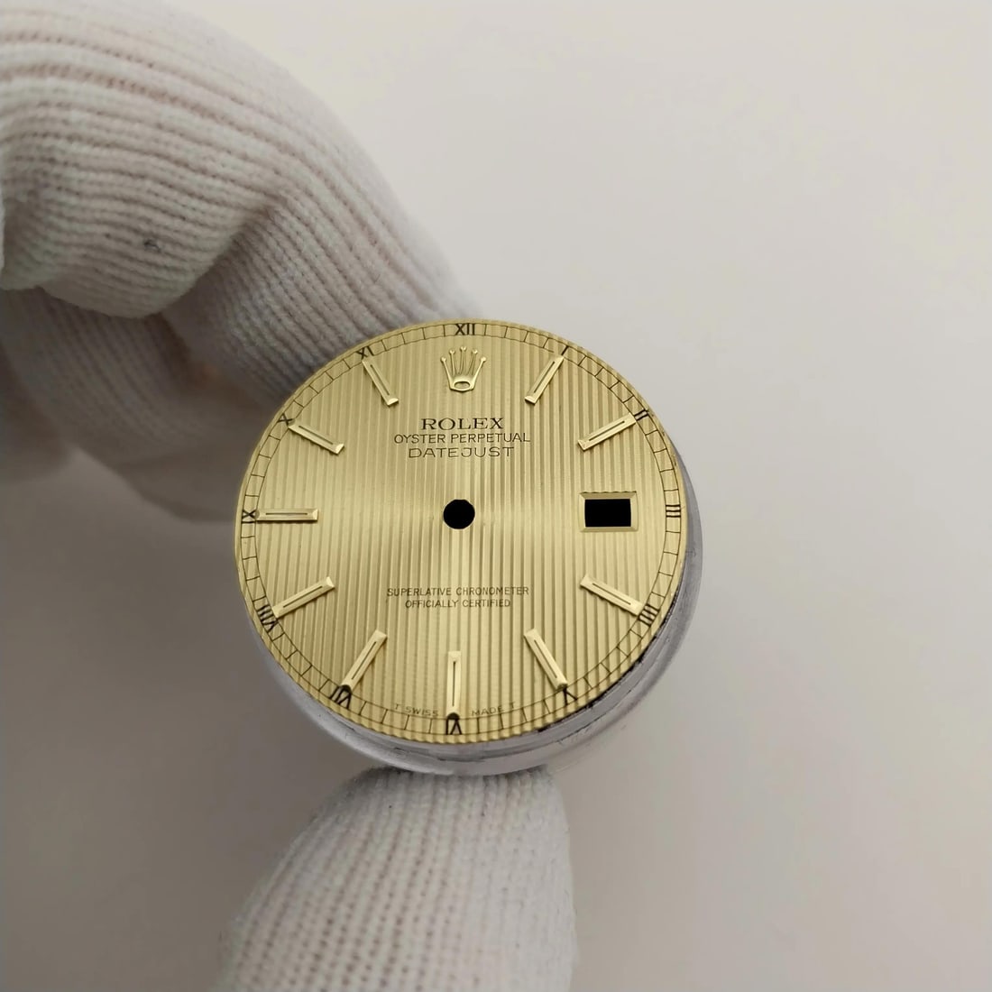 Rolex Datejust 36mm Champagne Tapestry Watch Dial 16013 16233: Rolex Datejust 36mm Champagne Tapestry Watch Dial 16013 16233 This pre-owned Rolex Datejust watch dial features a luxurious champagne tapestry design, designed for compatibility with Rolex Datejust mo