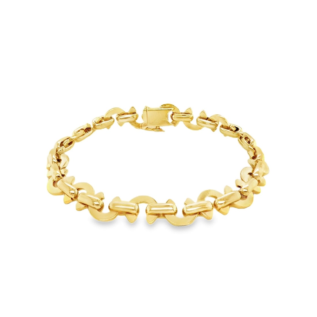 Chanel Logo Collection 18k Yellow Gold Link Bracelet 7 in: Chanel Logo Collection 18k Yellow Gold Link Bracelet 7 in An elegant link bracelet from the Logo Collection, crafted in 18k yellow gold and featuring iconic C-shaped links connected by polished oval c