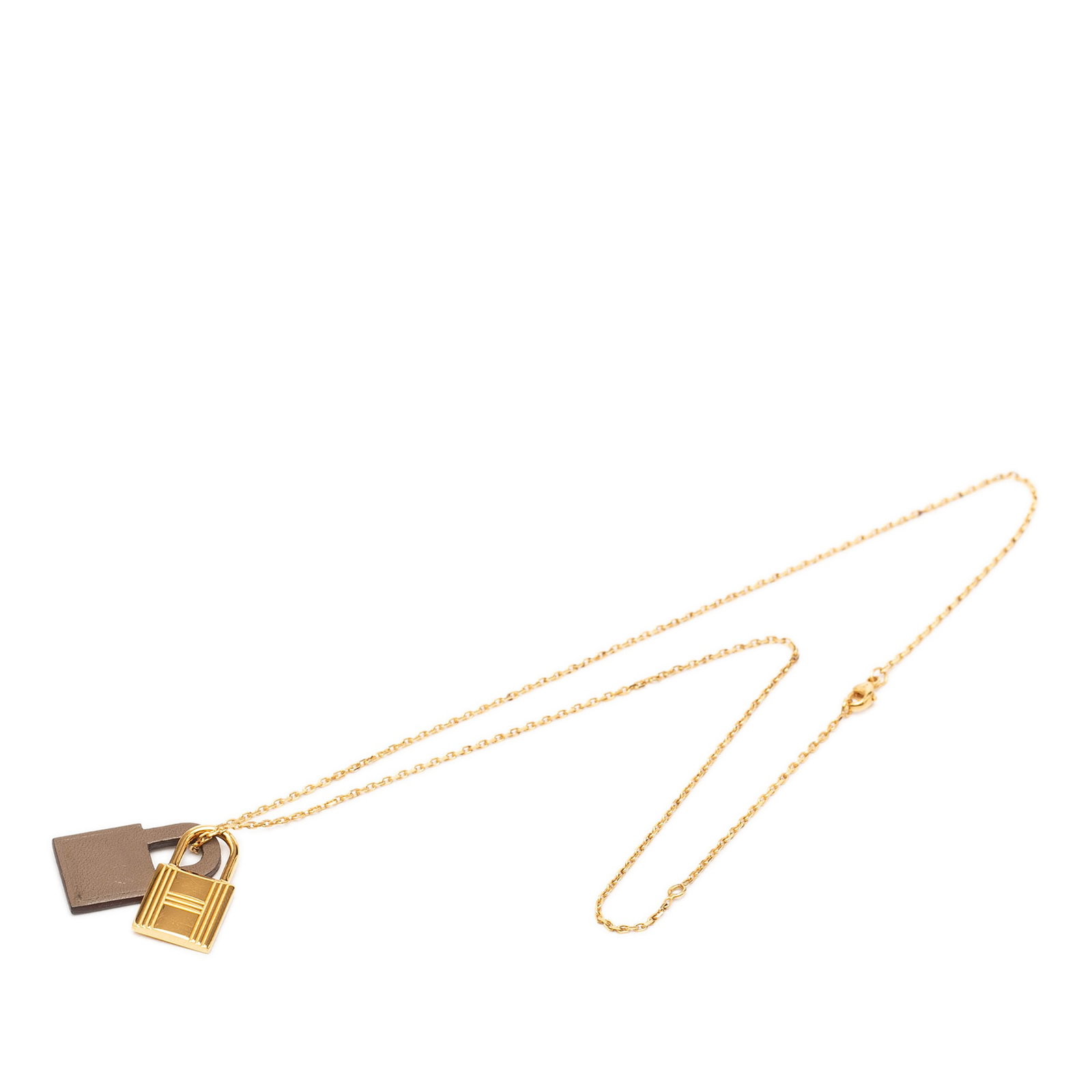 Hermes O Kelly Pendant Necklace Gold Plated Swift Leather: Hermes O Kelly Pendant Necklace Gold Plated Swift Leather Hermes O Kelly pendant necklace crafted with a gold-plated metal chain and gold-plated Swift leather pendants. This costume jewelry piece is m