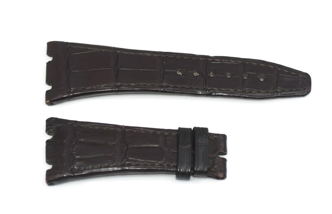 Audemars Piguet Royal Oak Brown Leather Two-Piece Strap 27mm: Audemars Piguet Royal Oak Brown Leather Two-Piece Strap 27mm This Audemars Piguet wristwatch band is a stunning two-piece strap crafted from high-quality brown leather. Designed to complement the icon