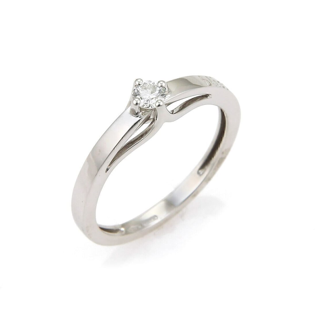 Damiani Bliss KATE solitaire diamond ring in 18k white gold size 7: Damiani Bliss KATE solitaire diamond ring in 18k white gold size 7 A pre-owned Bliss by Damiani KATE solitaire diamond ring crafted in 18k white gold. It features approximately 0.16 ct total weight of
