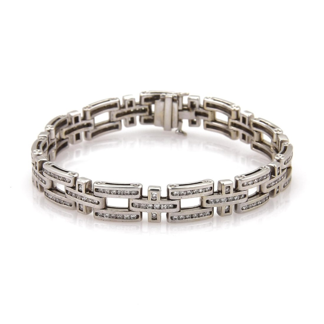 14k White Gold 5.50ct Diamond Open Bar Cross Link Bracelet: 14k White Gold 5.50ct Diamond Open Bar Cross Link Bracelet This exquisite estate bracelet is crafted from 14k white gold, featuring a polished finish. The design showcases alternating open bars and cr