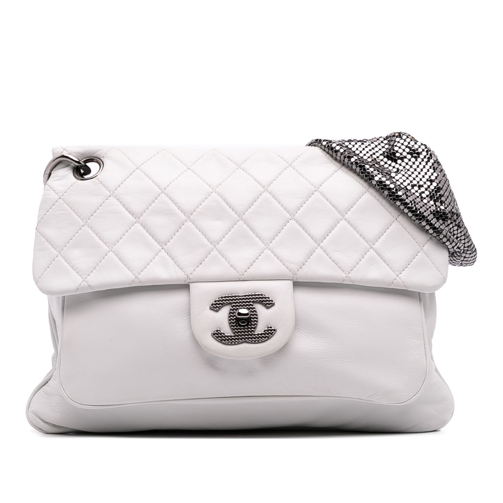 Chanel CC Quilted Lambskin Chain Mail Shoulder Bag White: Chanel CC Quilted Lambskin Chain Mail Shoulder Bag White This Chanel CC Quilted Soft Lambskin Chain Mail Shoulder Bag showcases a luxurious quilted lambskin leather body in a stunning white color. It 
