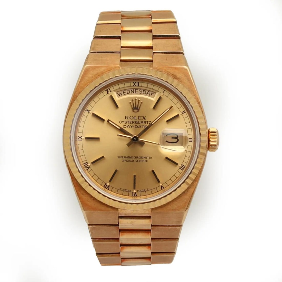 Rolex 19018 Oysterquartz Day-Date 36mm 18K Gold Quartz Watch: Rolex 19018 Oysterquartz Day-Date 36mm 18K Gold Quartz Watch Pre-owned Rolex Oysterquartz Day-Date 36 wristwatch with a champagne dial and quartz movement. This vintage 1981 watch is recently serviced