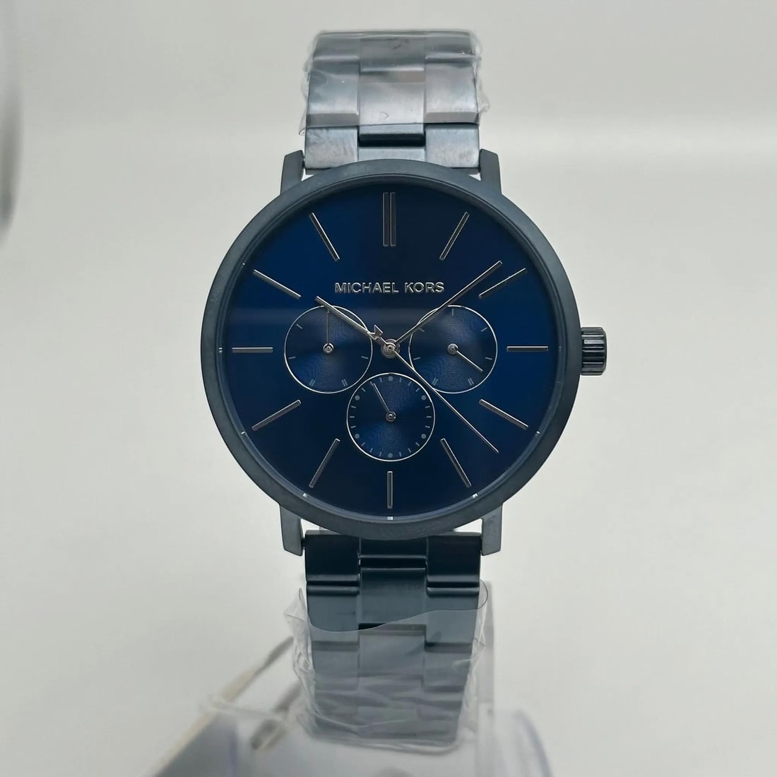Michael Kors Blake Blue Dial Quartz Men's Watch MK8704 PVD Steel: Michael Kors Blake Blue Dial Quartz Men's Watch MK8704 PVD Steel Introducing the Michael Kors Blake Quartz Men's Watch, a stylish wristwatch designed for casual wear. This watch features a striking bl