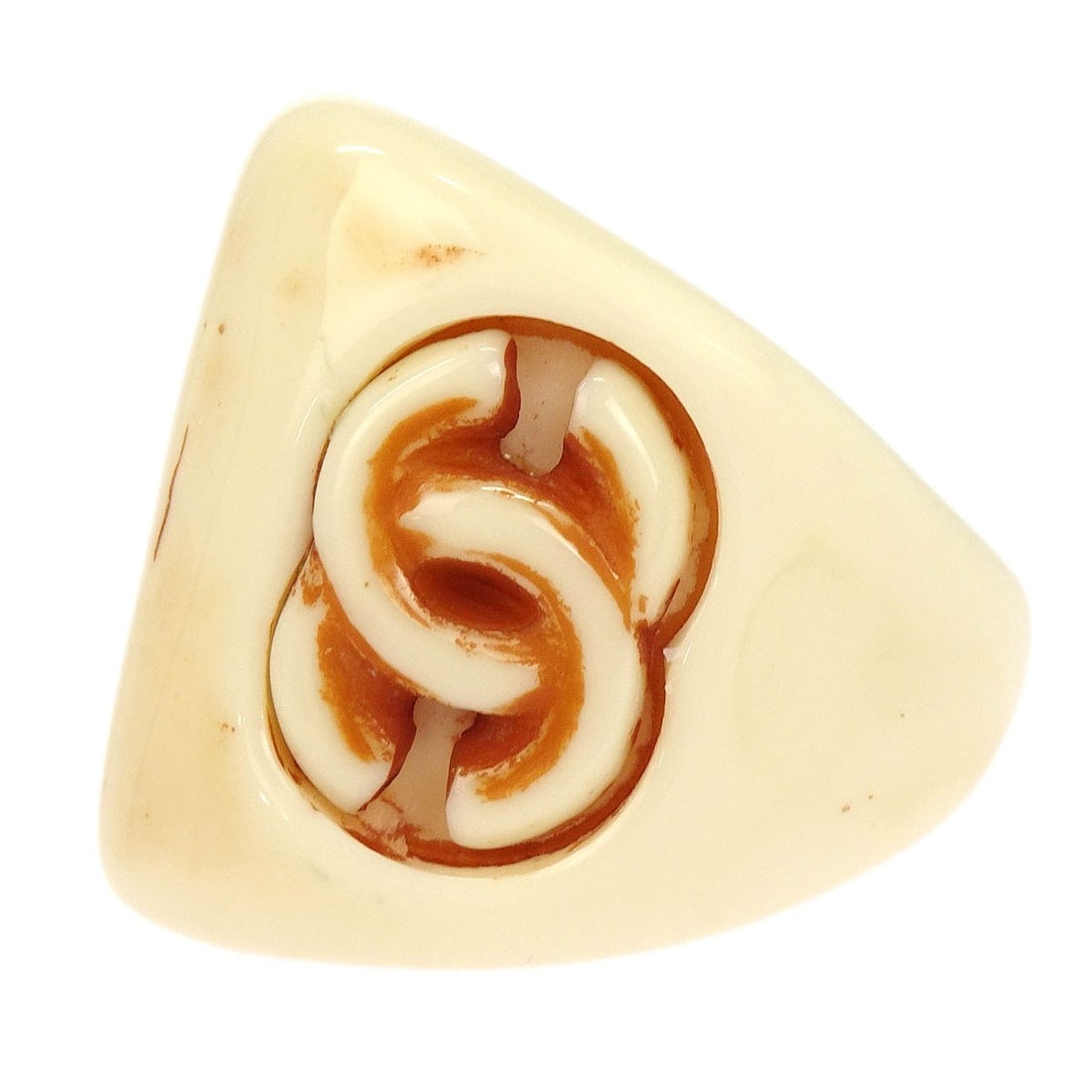 Vintage Chanel Acrylic Ring Size 52 Off White 01P: Vintage Chanel Acrylic Ring Size 52 Off White 01P Vintage Chanel acrylic ring in off-white with brown accents. Marked 01P, this ring is made in France and shows reasonable wear from use, including dir