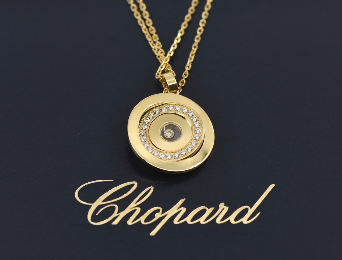 Chopard Happy Spirit 797700 Diamond Pendant Necklace 18K Yellow Gold: Chopard Happy Spirit 797700 Diamond Pendant Necklace 18K Yellow Gold Pre-owned Chopard Happy Spirit necklace featuring a diamond pendant in 18k yellow gold. This natural diamond design is made in Swit