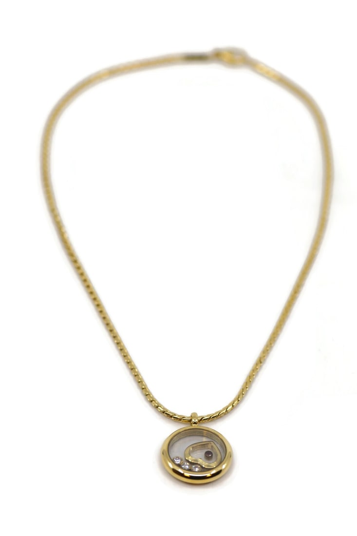 Chopard Happy Diamonds 18K Yellow Gold Pendant Necklace Diamond: Chopard Happy Diamonds 18K Yellow Gold Pendant Necklace Diamond This exquisite Chopard Happy Diamonds pendant necklace features a stunning design crafted in 18K yellow gold. The necklace showcases a s