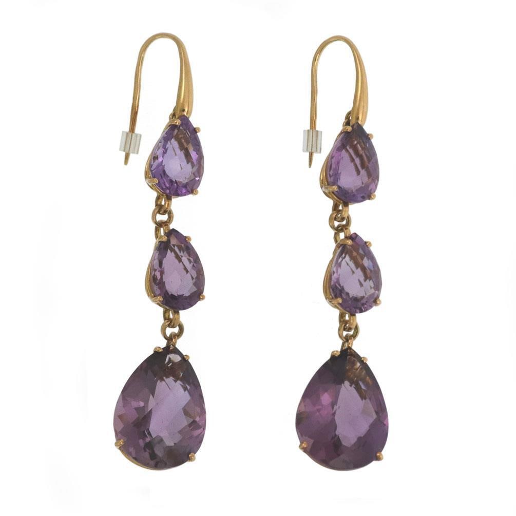 Roberto Coin 18k Yellow Gold Amethyst Dangle Earrings 3 Tier: Roberto Coin 18k Yellow Gold Amethyst Dangle Earrings 3 Tier Elevate your style with these stunning dangle earrings by Roberto Coin. Crafted from luxurious 18k yellow gold, these earrings feature a po