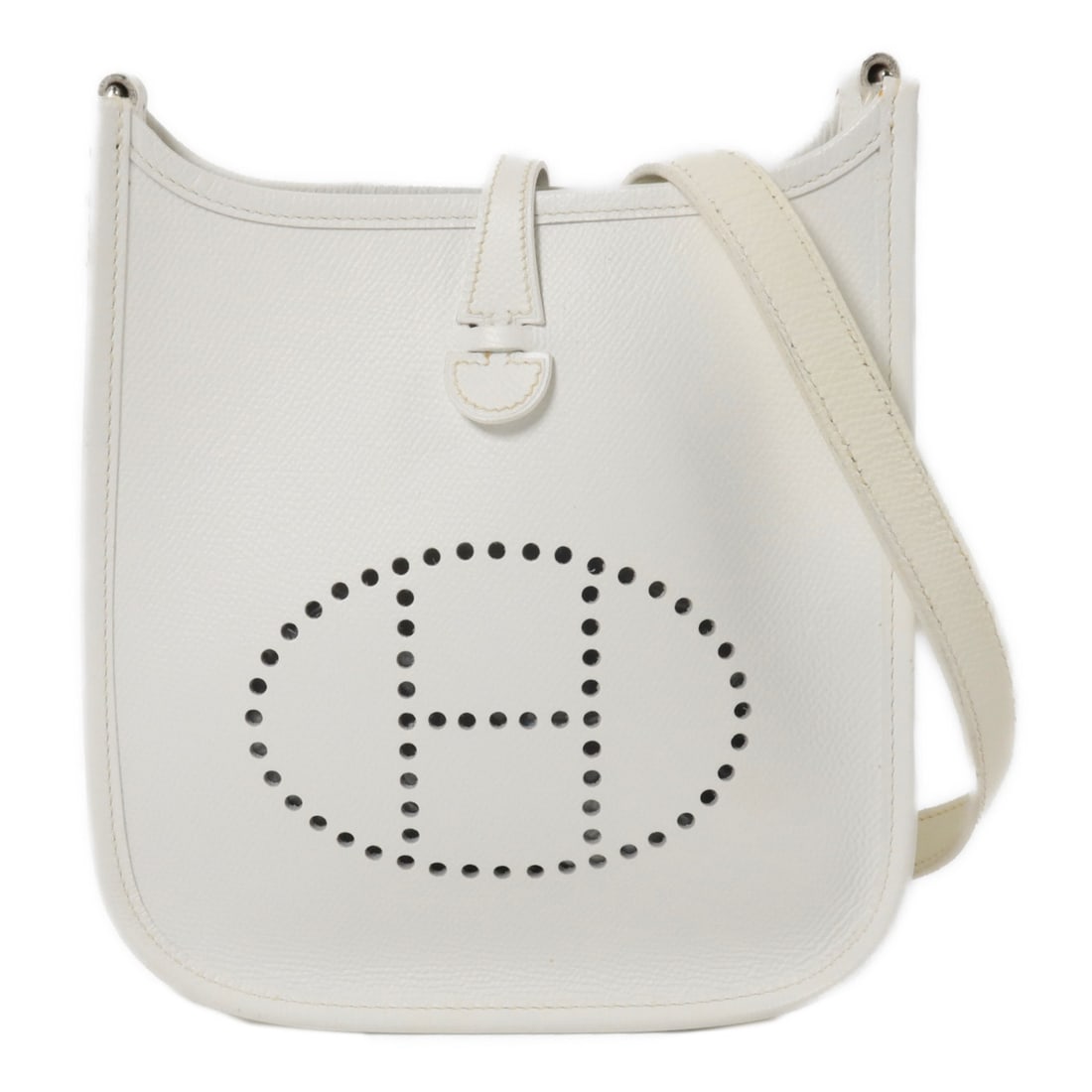 Hermes Evelyne TPM White Epsom Leather Shoulder Bag PHW: Hermes Evelyne TPM White Epsom Leather Shoulder Bag PHW Hermes PHW Evelyne TPM shoulder bag in white Epsom leather with calfskin (cowhide) trim. The bag is identified as model no. Kou I/White/Epsom an