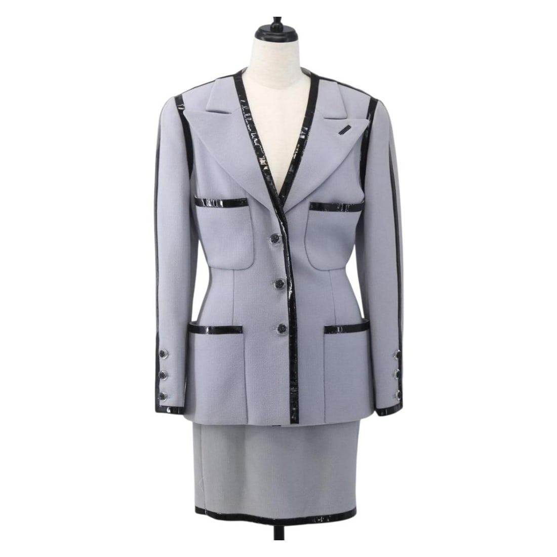 Purple Cotton Jacket and Skirt Set by CHANEL CC Authenticated: Purple Cotton Jacket and Skirt Set by CHANEL CC Authenticated This CHANEL jacket is crafted from purple cotton and features the iconic CC design. It is made in France and offers a stylish look with a 